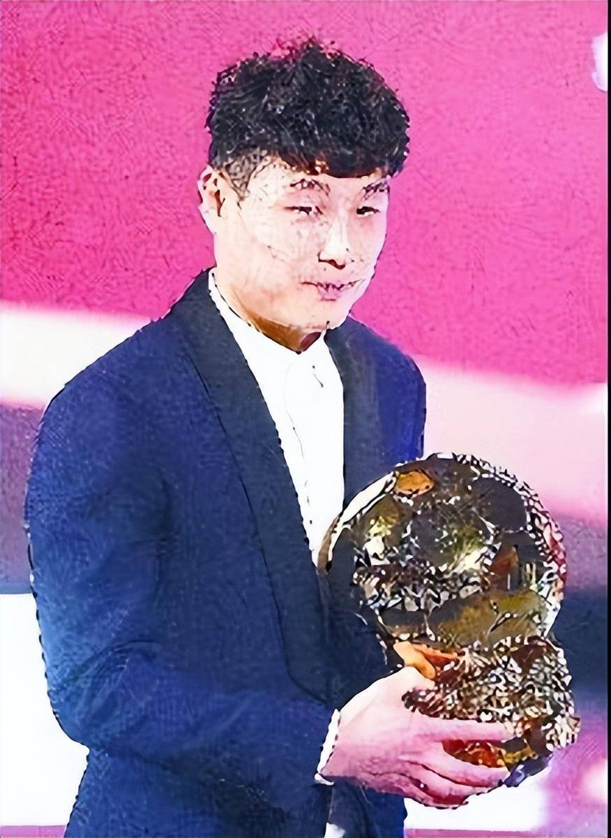 关于武磊再度上演帽子戏法，拜仁后防线成筛子！的信息